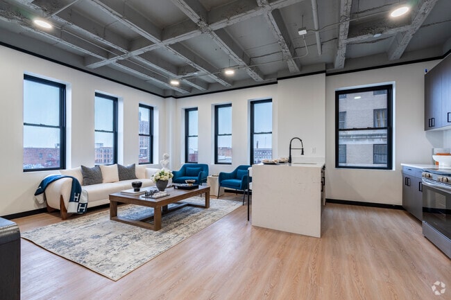 1BR, 1BA - 750SF - Living/Dining Room