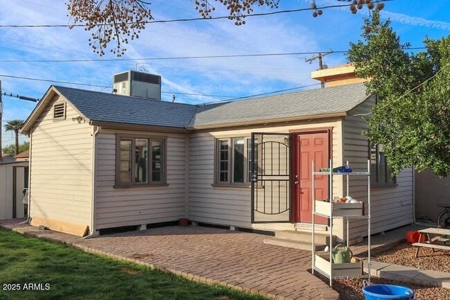 Building Photo - 1329 W Fillmore St