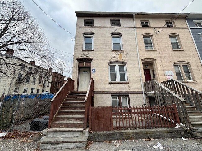Photo - 60 Lander St House