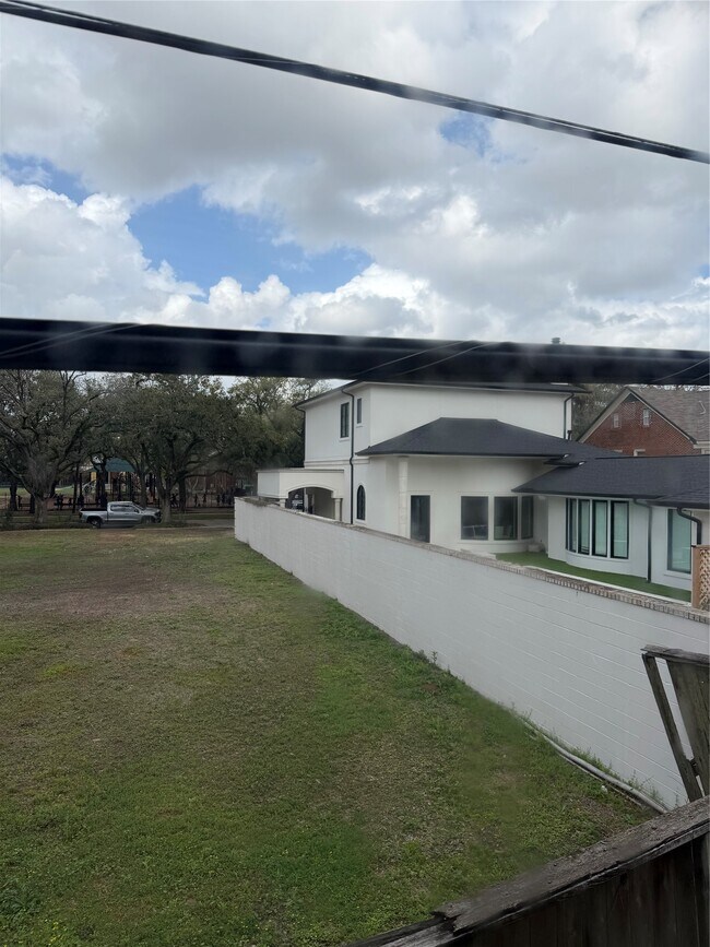 Photo - 2030 Bissonnet St