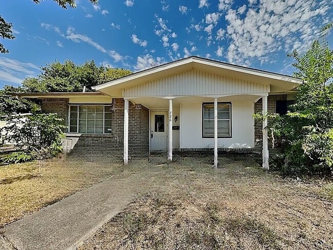 Building Photo - 726 Silverstone Dr