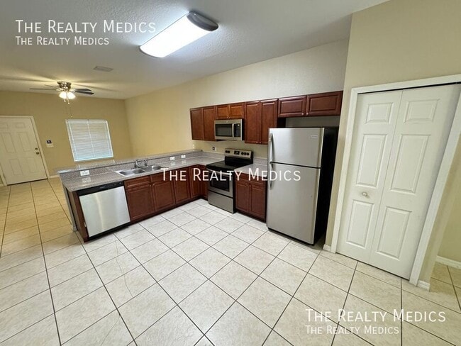Photo - 548 Albatross Dr