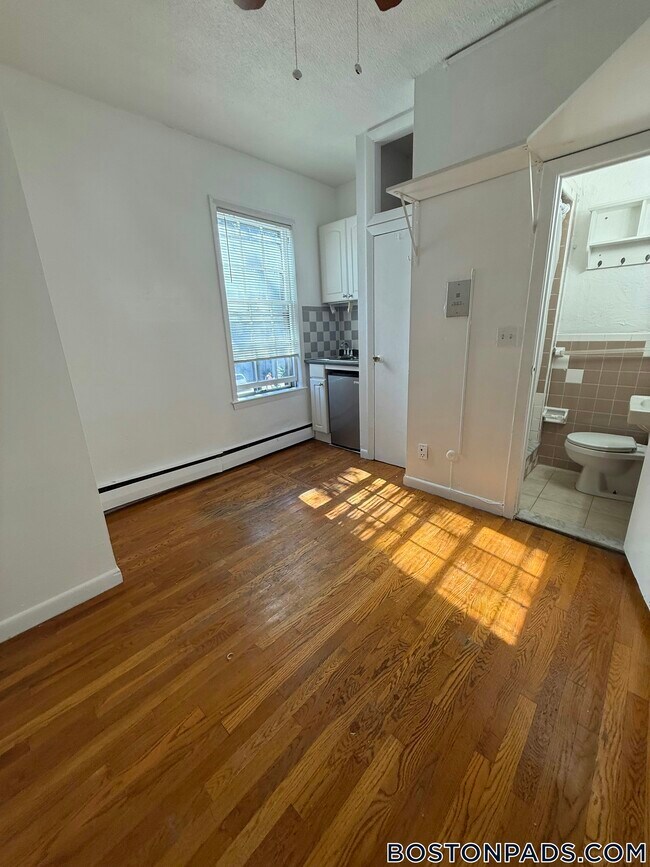 Photo - 28 S Huntington Ave Unidad 200