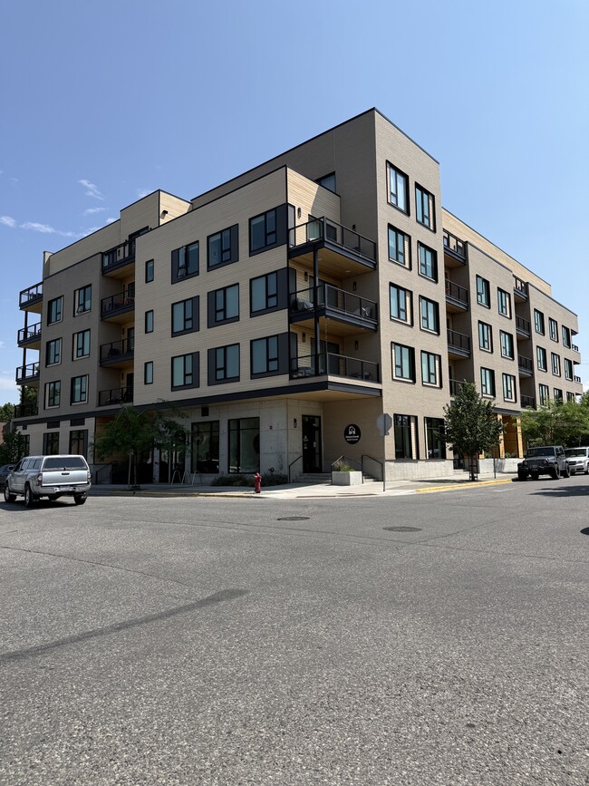 Building Photo - 116 N Bozeman Ave