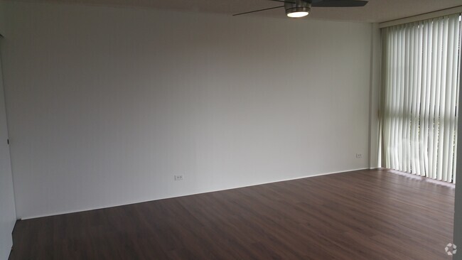 Building Photo - Must see renovated Windward Passage Rental