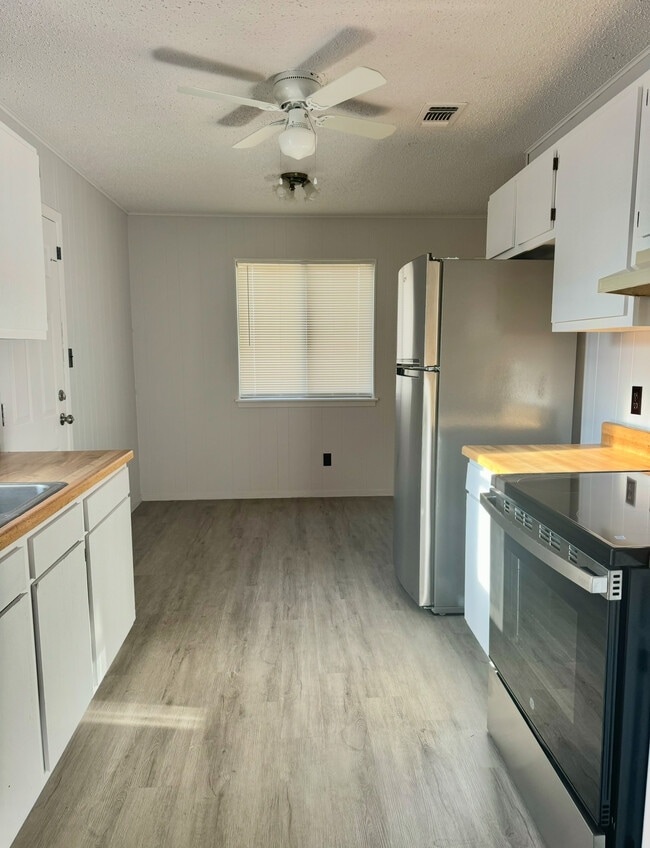 Photo - 215 Redbud Ln Unit B