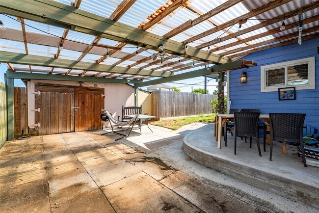 Photo - 1310 Harris Way