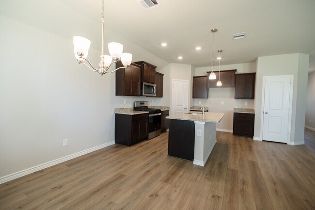 Photo - 707 Davy St