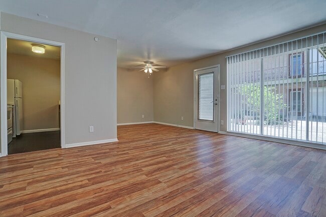 Building Photo - 229 Westmoreland St Unit 3