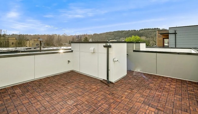 Photo - Contemporary 2-Bed Townhome with Rooftop D...