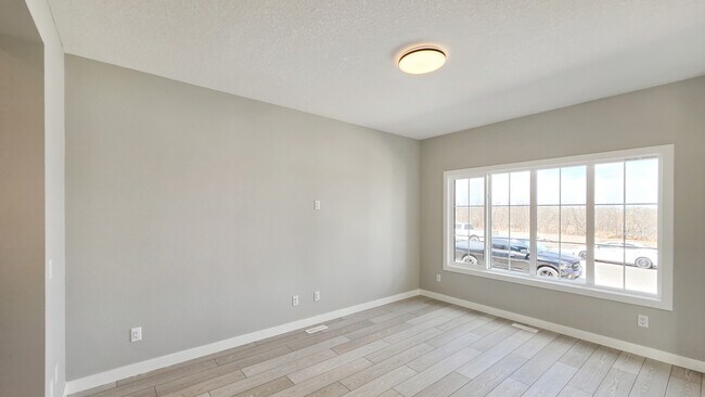 Photo - 10005 Huxbury Dr NE