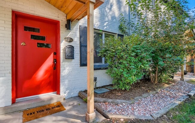 Modernistic Sunnyside Townhome Available M... - Modernistic Sunnyside Townhome Available M...