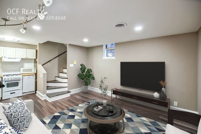 Building Photo - 919 Pine St Unit 1R