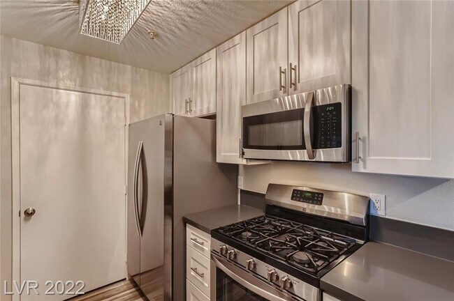 Photo - 950 Seven Hills Dr