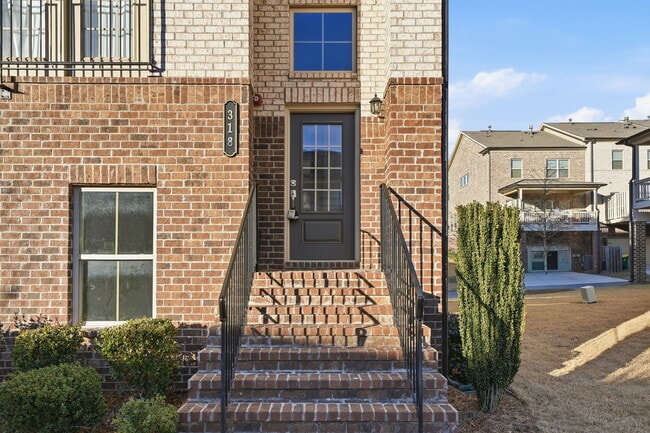 Photo - 318 Commons Ave