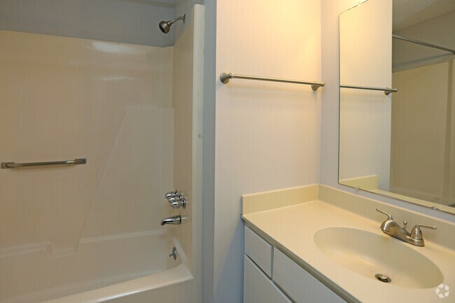 1BR,1BA-630 SF