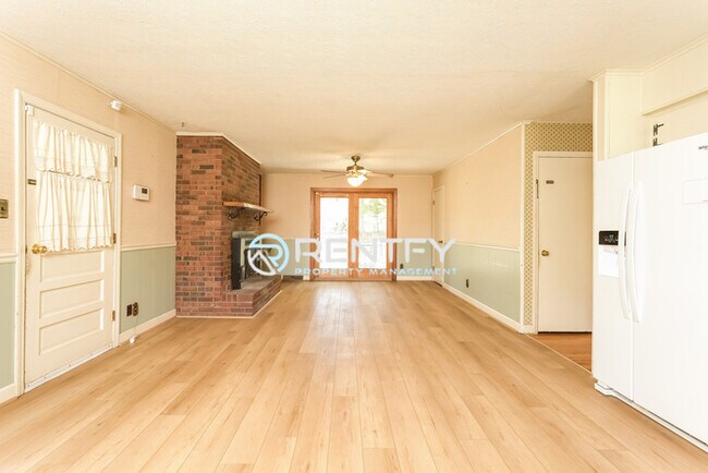 Photo - 260 Stewart Rd SE