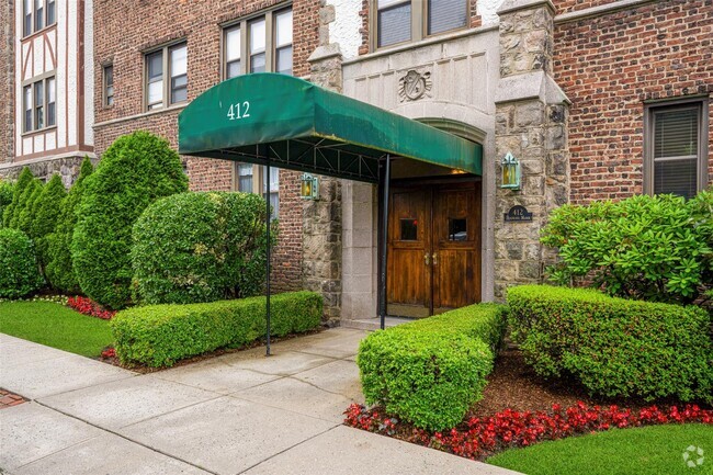 Building Photo - 412 Munro Ave Unit 3F Rental