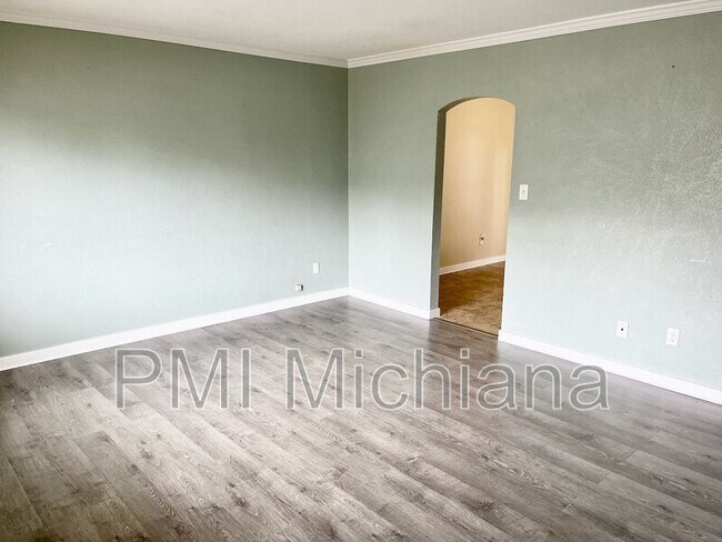 Photo - 804 E 12th St