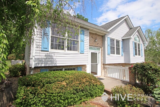 Building Photo - Charming Elkton Home with Space, Style, and a Prime Location!