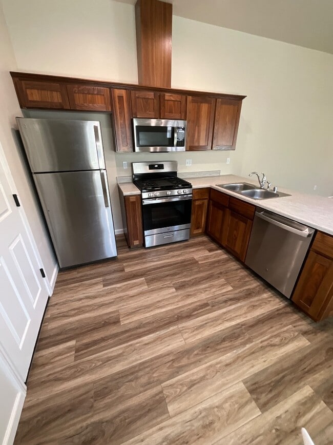 Photo - 1691 Windsor Ave