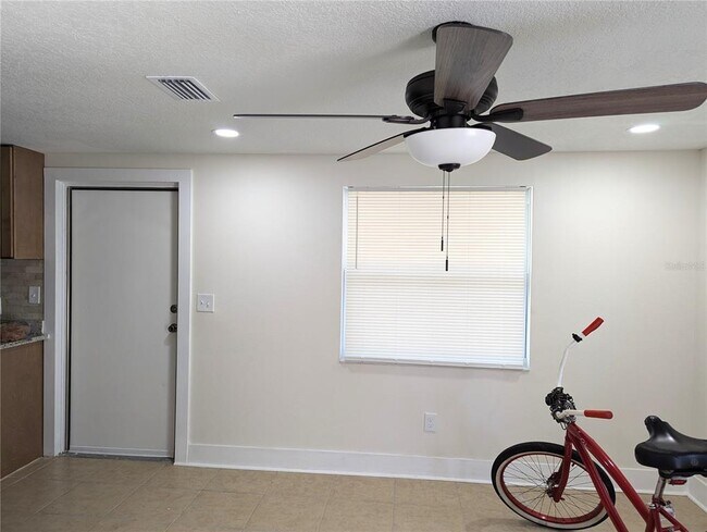 Photo - 8104 N 18th St