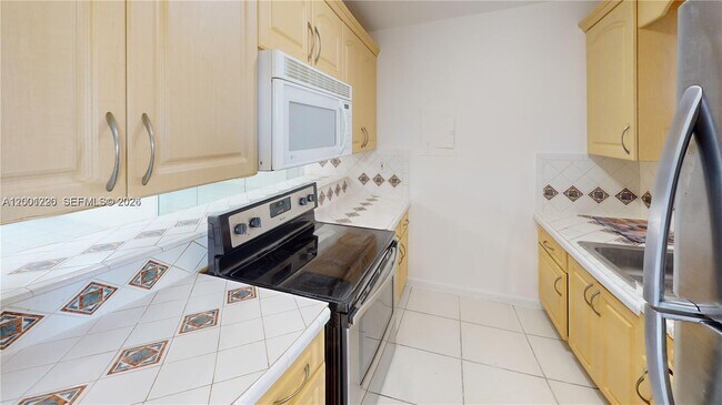 Photo - 160 SW 30th Ave Unit 204A