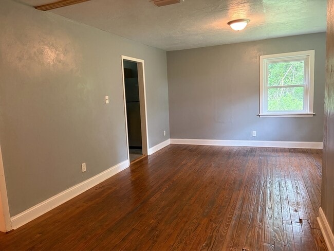 733 Putnam Dr