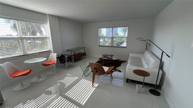 Photo - 619 Orton Ave Unidad 405