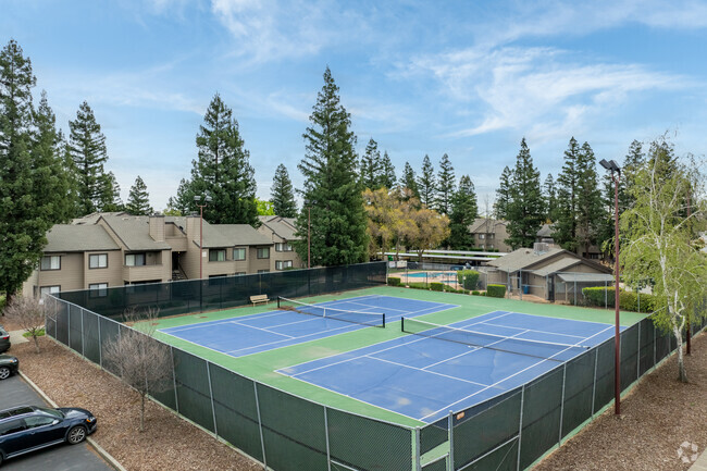 ¡Canchas de tenis - Highlands Apartments