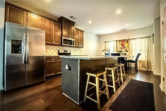 Photo - 900 Society Cir