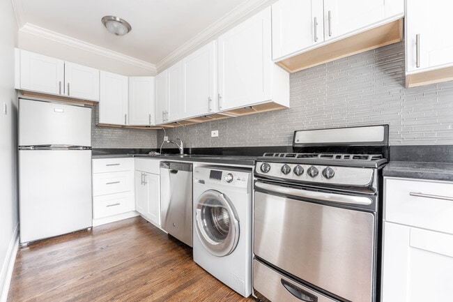 Building Photo - 2127 N Dayton St Unit 1