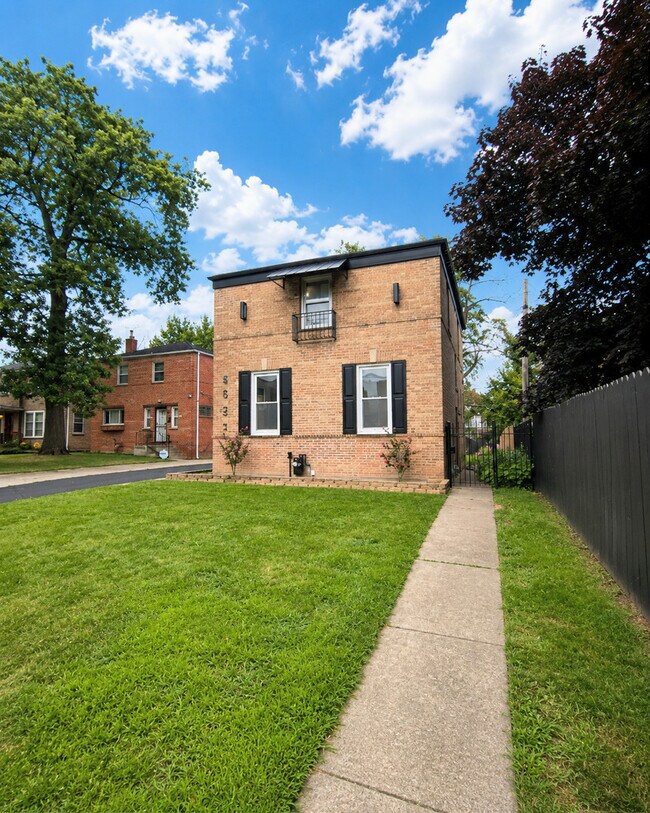 Photo - 9637 S Wood St