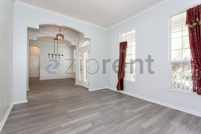 Photo - 168 Oak Common Ave