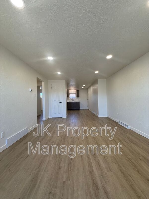 Photo - 2004 6th St NE