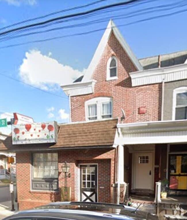 Building Photo - 404 n Charlotte st Unit B Rental