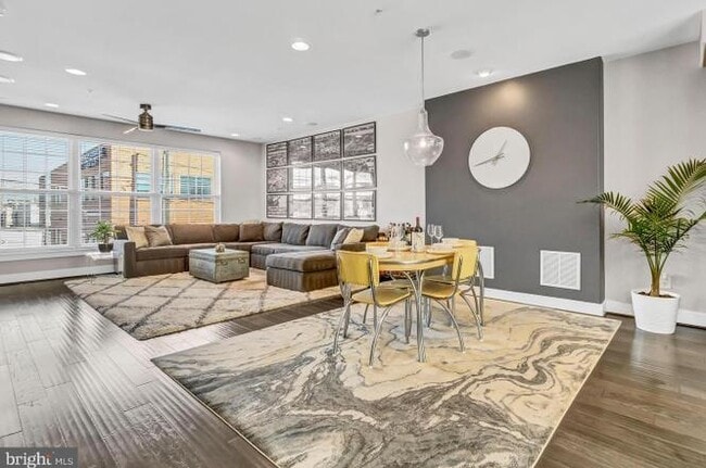 Photo - 3613 Fleet St