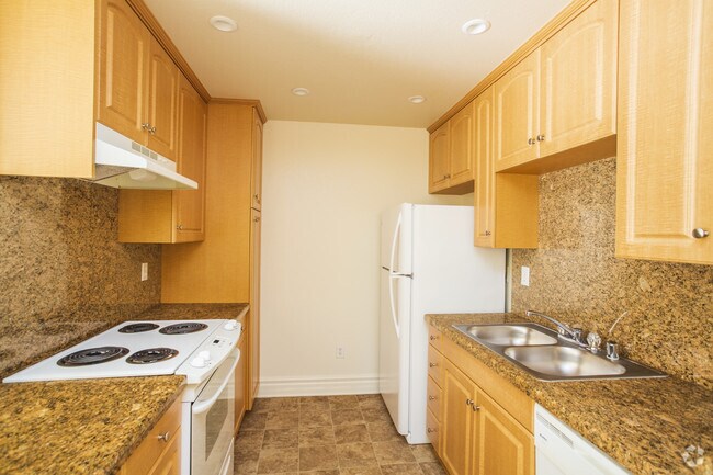 1 BR, 1 BA - 720 SF