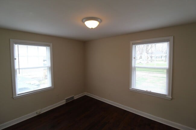 Photo - February FREE On This One Bedroom Duplex in North Kansas City