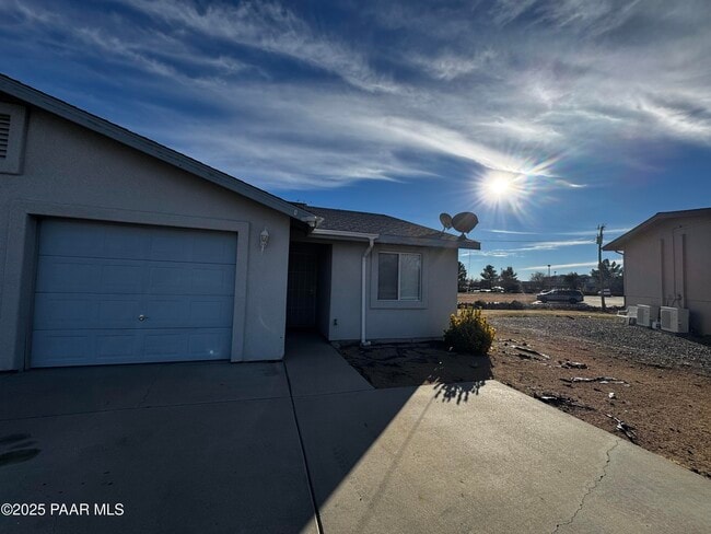Building Photo - 3335 N Yavapai Ct Unit B