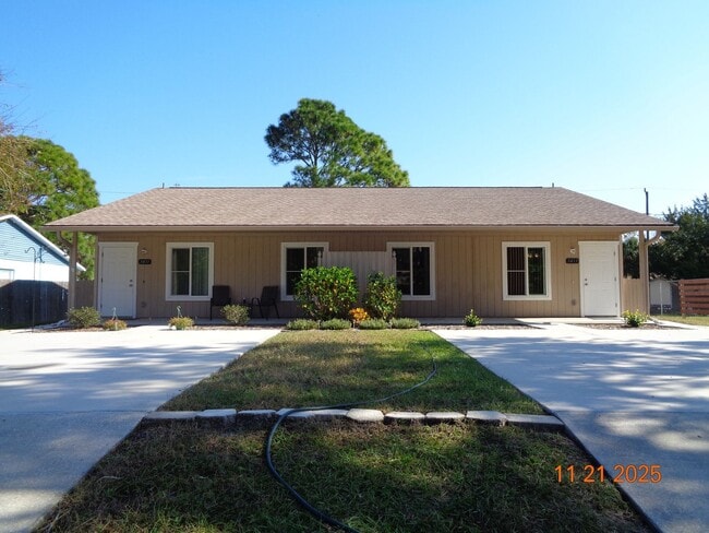 Building Photo - WELL MAINTAINED FLORIDA SHORES 2BR 1BA DUPLEX FOR RENT