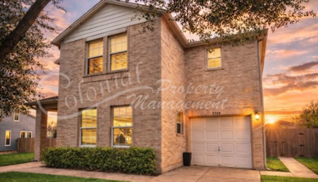 Building Photo - 4 Bed 2.5 Bath NEW MANAGEMENT!!!