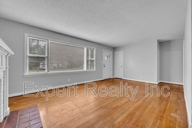 Photo - 920 Parkway Dr