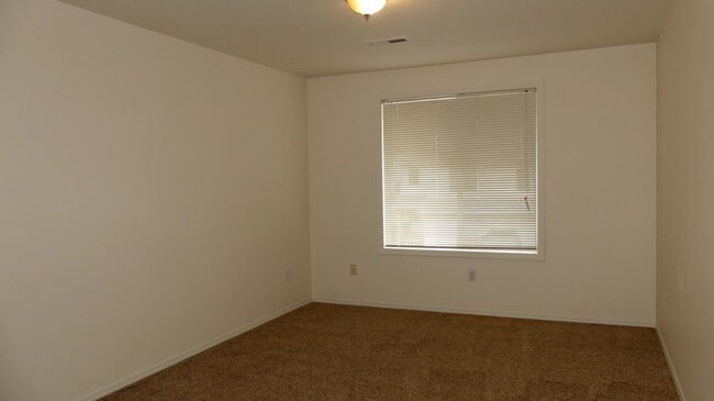 Photo - 3 Bed 2.5 Bath Townhome Near Fairview Village Unit 103