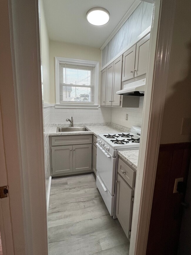 52 Swift St Unit 1