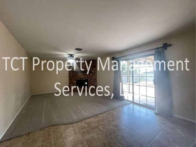 Spacious Open Concept 3 bedroom, 2 bath Home in Tempe AZ.