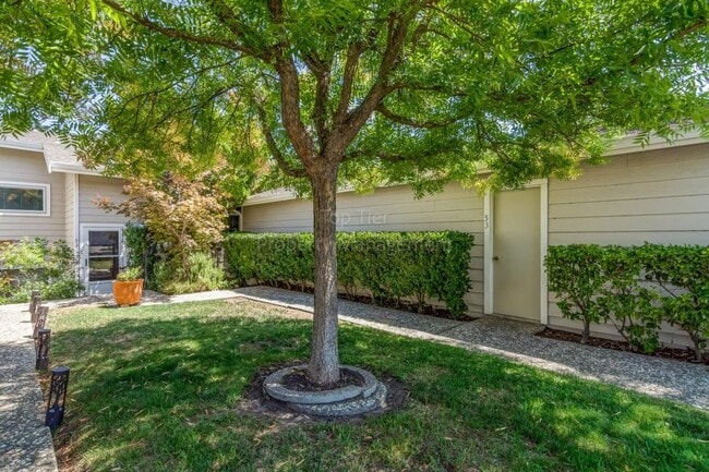 Photo - Lovely 2 bed/2.5 bath/ 1472 sqft two story home with Golf Course views! Available September 15th ...