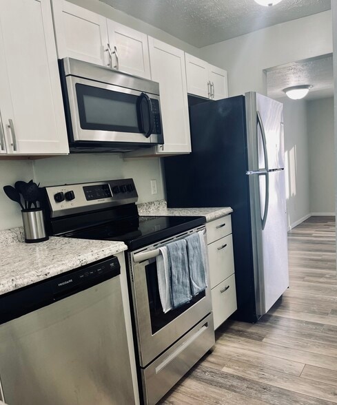2 Bed 1.5 Bath Kitchen