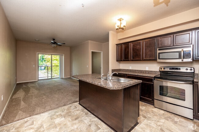 2BR + Den, 2BA - 870 SF - 444 Welch Apartments