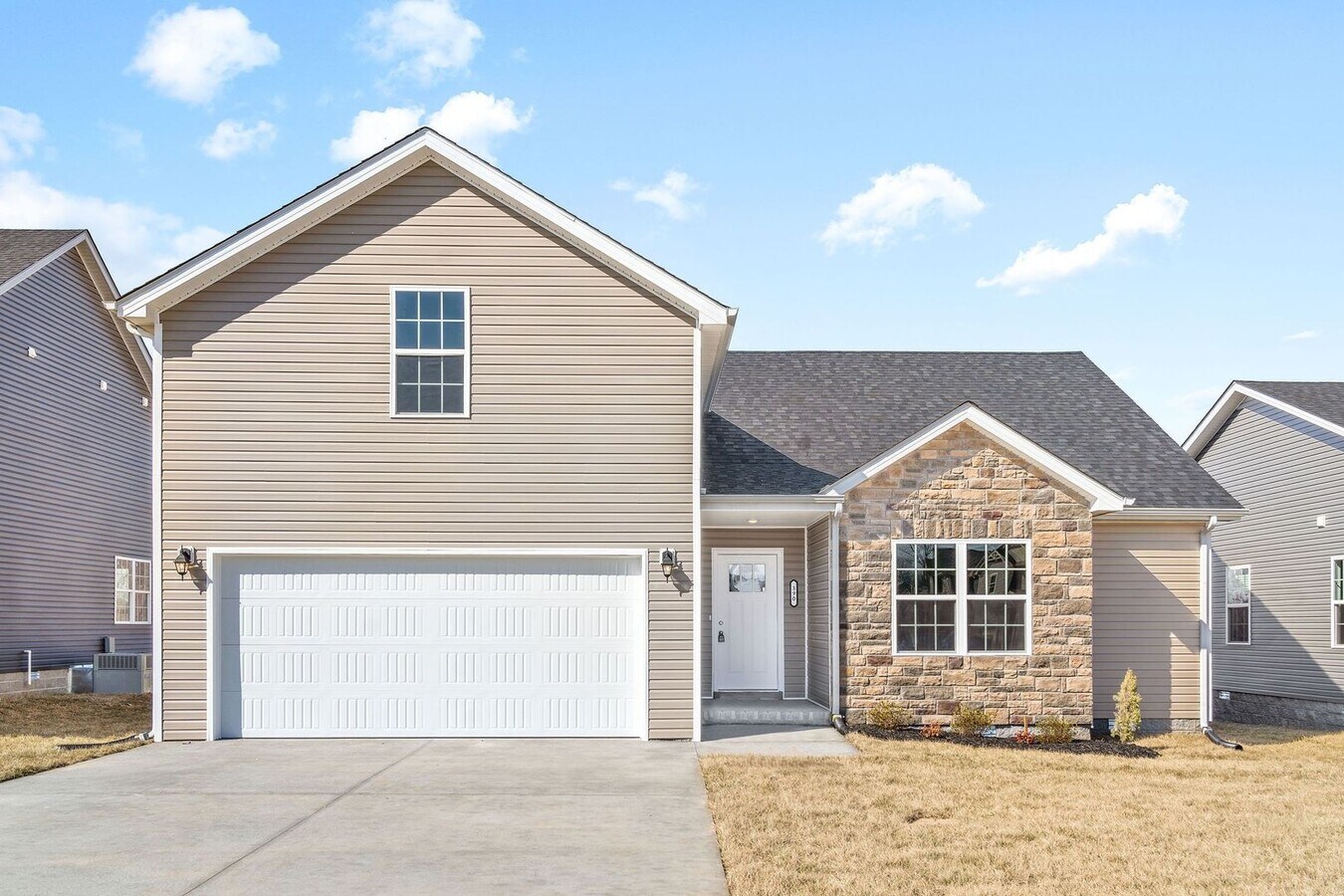 Sharp 3 bed 2 bath with Bonus room and nice fenced yard. - Sharp 3 bed 2 bath with Bonus room and nice fenced yard.